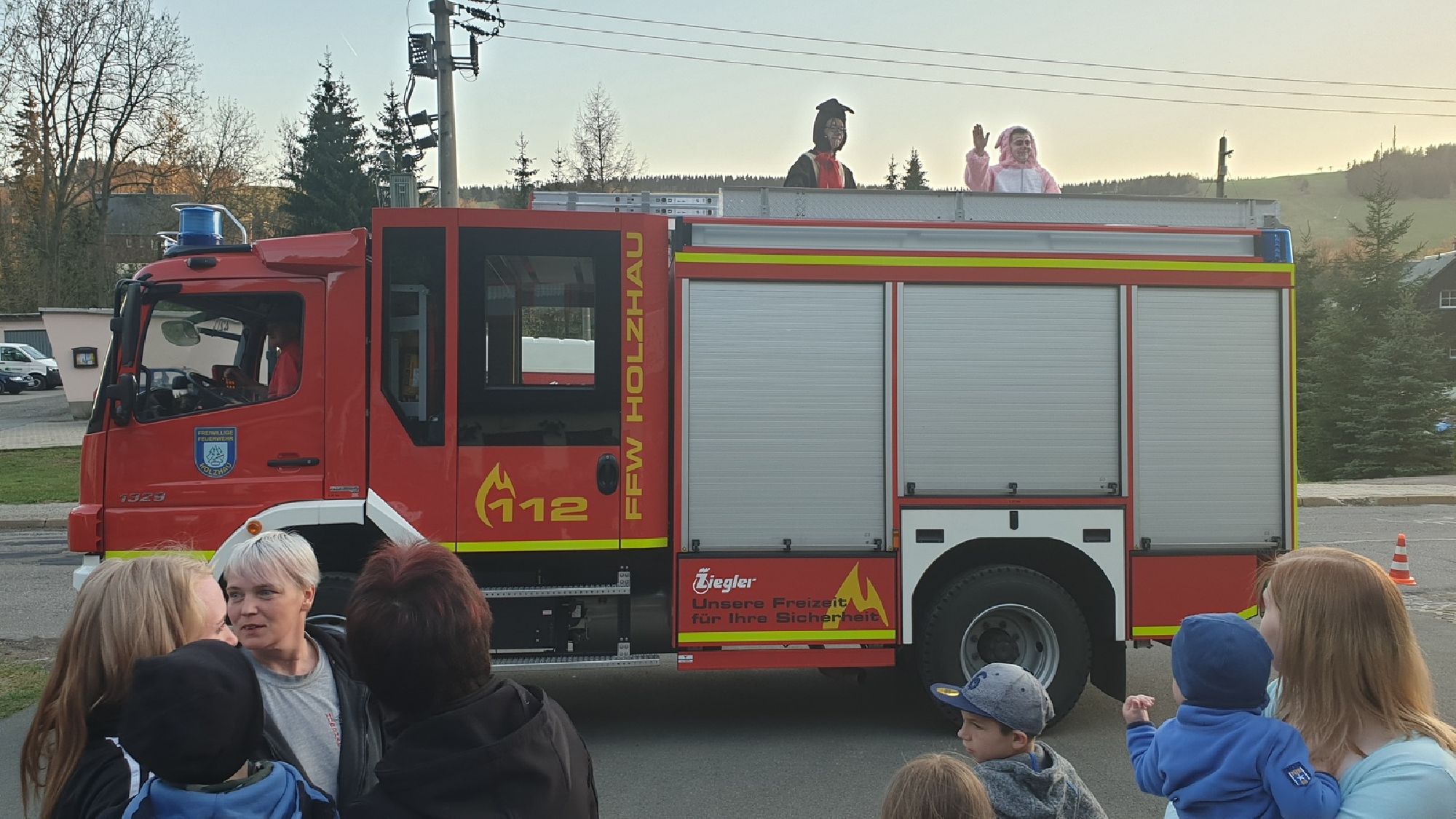 Feuerwehrrundfahrt zum Osterfeuer Holzhau