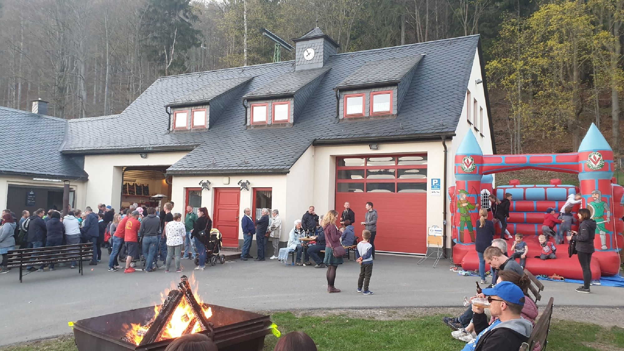 Osterfeuer an der Feuerwehr in Holzhau