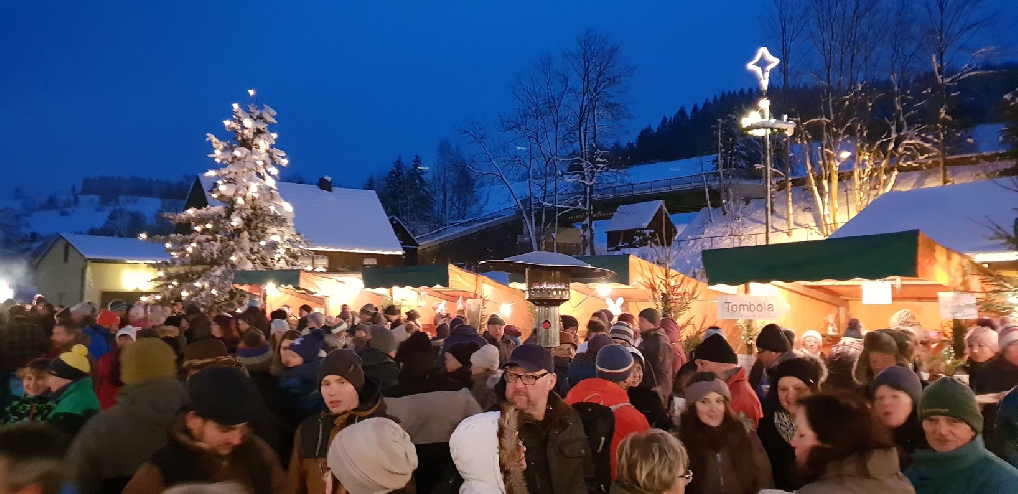 Verschiedene Buden auf dem Weihnachtsmarkt in Rechenberg